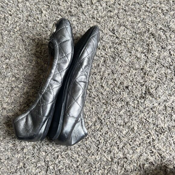 Michael Kors Fulton Quilted Leather Ballet Flats Metallic Silver MK Logo 7 M - Picture 6 of 10